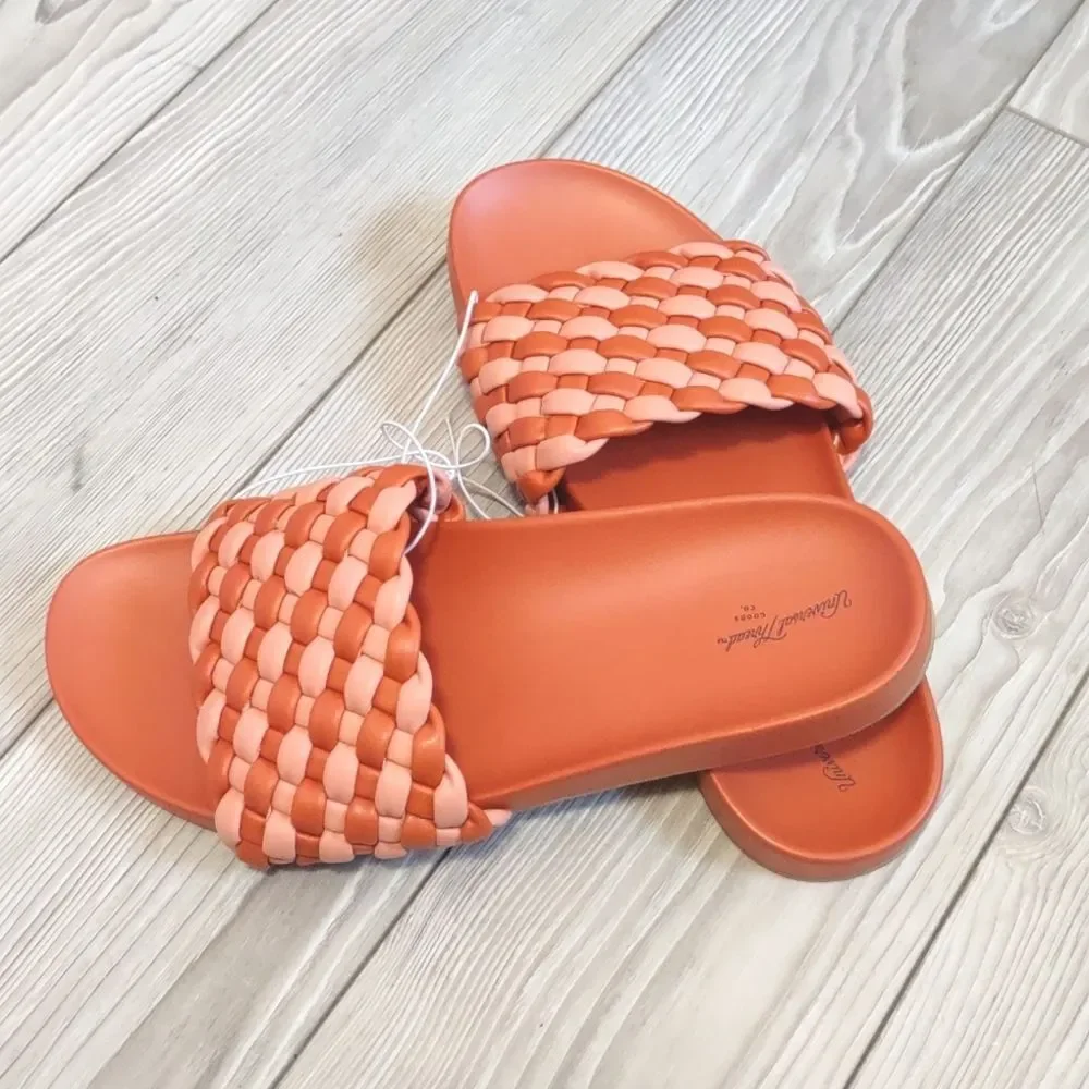 (62-1420)  Universal Thread  Polly Sandals Size 6.5